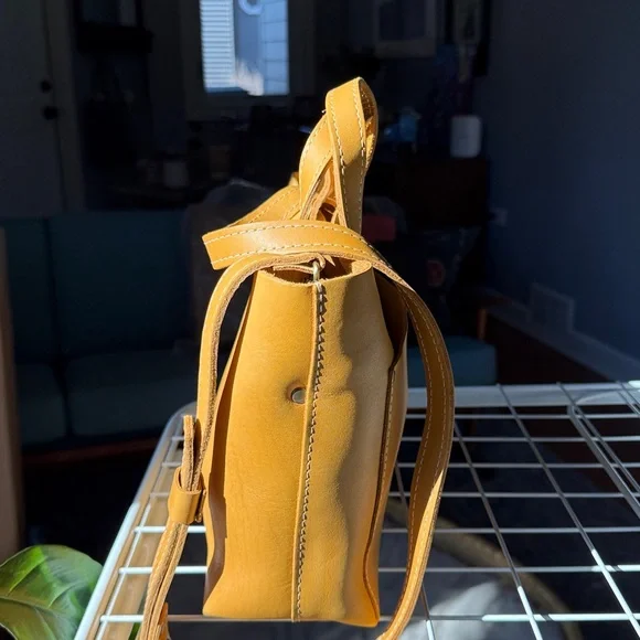 Portland Leather mini Crossbody, sunflower yellow - Picture 6 of 8